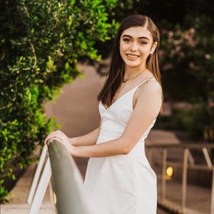 Meet your Posher, Mireya